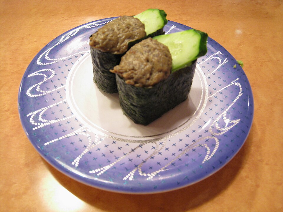 かにみそをのせた軍艦巻き